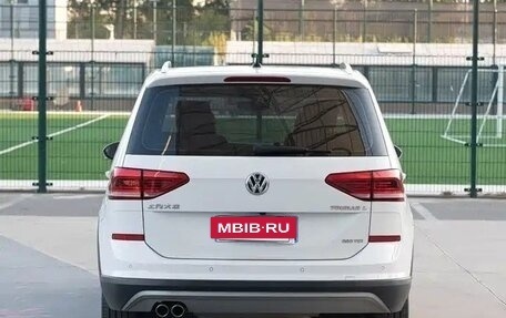 Volkswagen Touran III, 2022 год, 1 630 000 рублей, 7 фотография