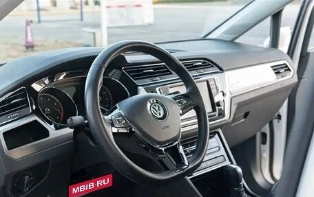 Volkswagen Touran III, 2022 год, 1 630 000 рублей, 10 фотография