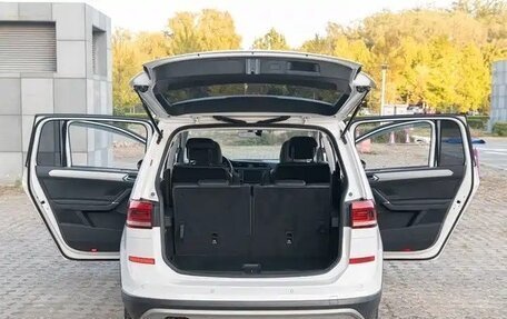Volkswagen Touran III, 2022 год, 1 630 000 рублей, 21 фотография