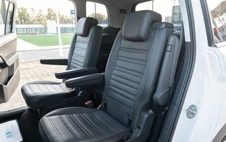 Volkswagen Touran III, 2022 год, 1 630 000 рублей, 18 фотография