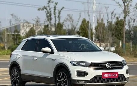 Volkswagen T-Roc I, 2022 год, 1 400 000 рублей, 1 фотография