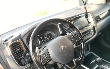 Mitsubishi Outlander III рестайлинг 3, 2017 год, 2 140 000 рублей, 9 фотография