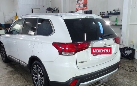 Mitsubishi Outlander III рестайлинг 3, 2017 год, 2 140 000 рублей, 4 фотография