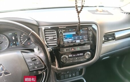 Mitsubishi Outlander III рестайлинг 3, 2017 год, 2 140 000 рублей, 10 фотография