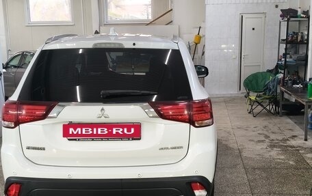 Mitsubishi Outlander III рестайлинг 3, 2017 год, 2 140 000 рублей, 3 фотография