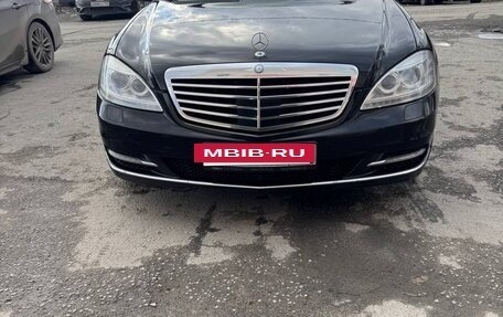 Mercedes-Benz S-Класс, 2011 год, 1 880 000 рублей, 2 фотография