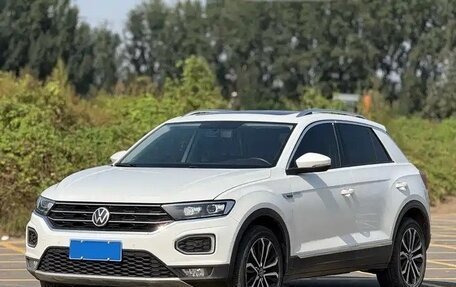 Volkswagen T-Roc I, 2022 год, 1 400 000 рублей, 3 фотография