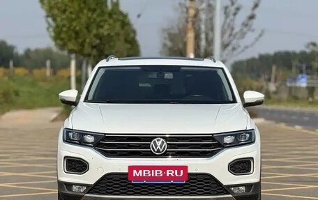 Volkswagen T-Roc I, 2022 год, 1 400 000 рублей, 2 фотография