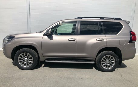 Toyota Land Cruiser Prado 150 рестайлинг 2, 2017 год, 4 184 000 рублей, 6 фотография