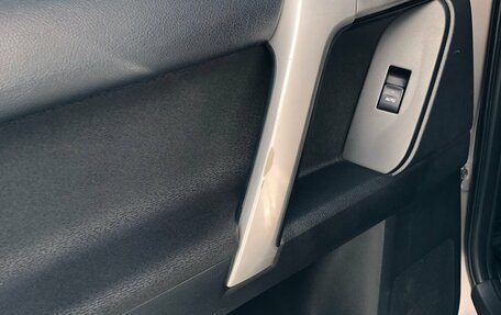Toyota Land Cruiser Prado 150 рестайлинг 2, 2017 год, 4 184 000 рублей, 26 фотография