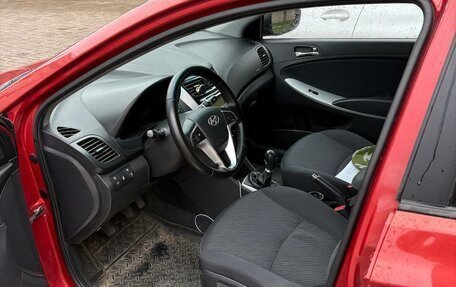 Hyundai Solaris II рестайлинг, 2011 год, 500 000 рублей, 5 фотография