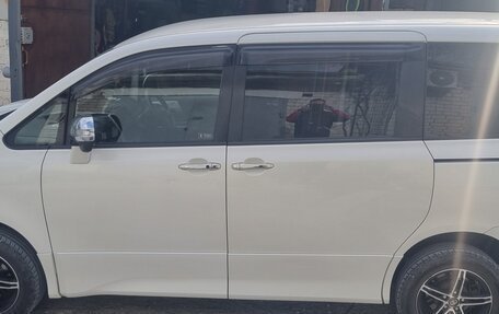 Toyota Voxy II, 2008 год, 1 450 000 рублей, 2 фотография