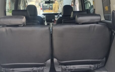 Toyota Voxy II, 2008 год, 1 450 000 рублей, 15 фотография