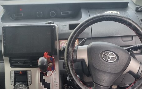 Toyota Voxy II, 2008 год, 1 450 000 рублей, 11 фотография