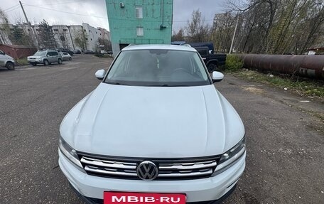 Volkswagen Tiguan II, 2017 год, 2 600 000 рублей, 3 фотография