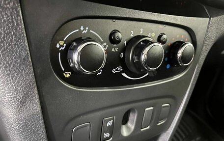 Renault Sandero II рестайлинг, 2017 год, 857 000 рублей, 32 фотография