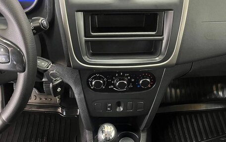 Renault Sandero II рестайлинг, 2017 год, 857 000 рублей, 33 фотография