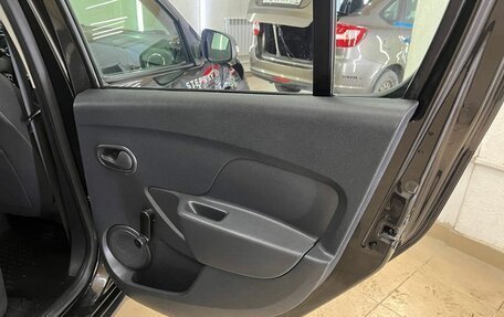 Renault Sandero II рестайлинг, 2017 год, 857 000 рублей, 39 фотография