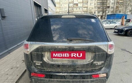 Mitsubishi Outlander III рестайлинг 3, 2014 год, 1 499 000 рублей, 5 фотография