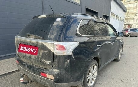 Mitsubishi Outlander III рестайлинг 3, 2014 год, 1 499 000 рублей, 4 фотография