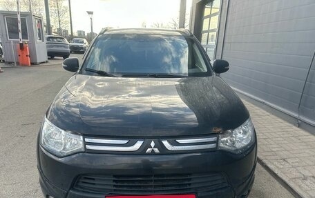 Mitsubishi Outlander III рестайлинг 3, 2014 год, 1 499 000 рублей, 2 фотография