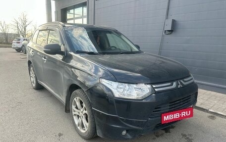 Mitsubishi Outlander III рестайлинг 3, 2014 год, 1 499 000 рублей, 3 фотография