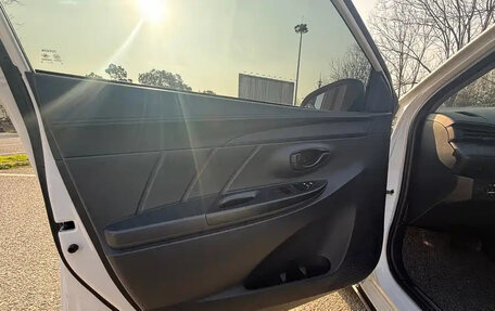 Toyota Yaris XP150 рестайлинг, 2022 год, 1 070 000 рублей, 13 фотография