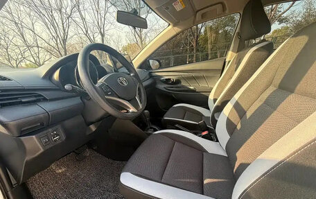 Toyota Yaris XP150 рестайлинг, 2022 год, 1 070 000 рублей, 8 фотография