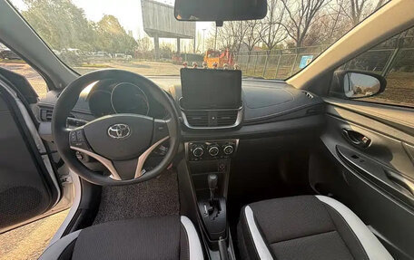 Toyota Yaris XP150 рестайлинг, 2022 год, 1 070 000 рублей, 11 фотография