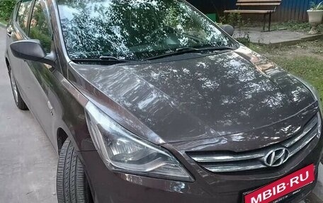 Hyundai Solaris II рестайлинг, 2014 год, 820 000 рублей, 1 фотография