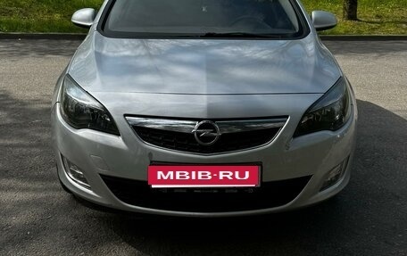 Opel Astra J, 2011 год, 850 000 рублей, 1 фотография