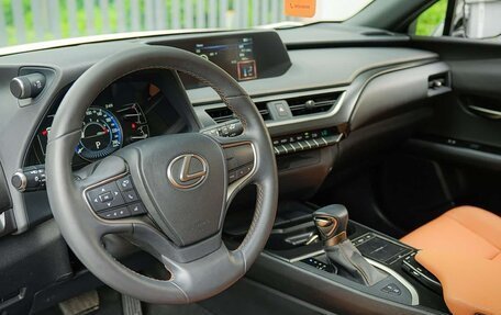 Lexus UX I, 2020 год, 2 800 000 рублей, 8 фотография