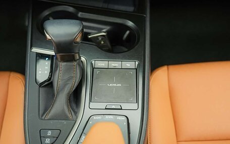 Lexus UX I, 2020 год, 2 800 000 рублей, 12 фотография