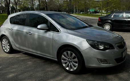 Opel Astra J, 2011 год, 850 000 рублей, 2 фотография