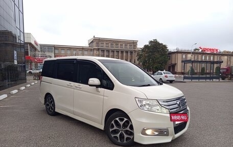 Honda Stepwgn IV, 2010 год, 1 450 000 рублей, 2 фотография