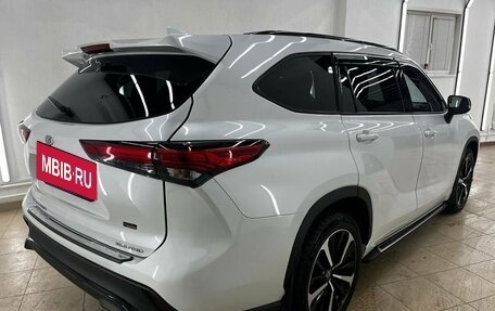 Toyota Highlander, 2022 год, 5 390 000 рублей, 3 фотография