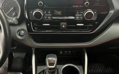 Toyota Highlander, 2022 год, 5 390 000 рублей, 20 фотография