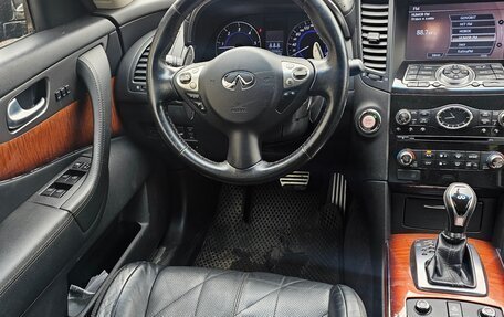 Infiniti QX70, 2015 год, 2 200 000 рублей, 18 фотография