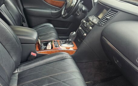 Infiniti QX70, 2015 год, 2 200 000 рублей, 16 фотография