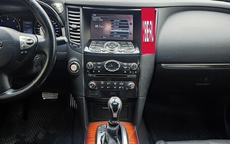 Infiniti QX70, 2015 год, 2 200 000 рублей, 17 фотография