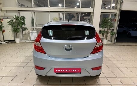 Hyundai Solaris II рестайлинг, 2011 год, 750 000 рублей, 4 фотография