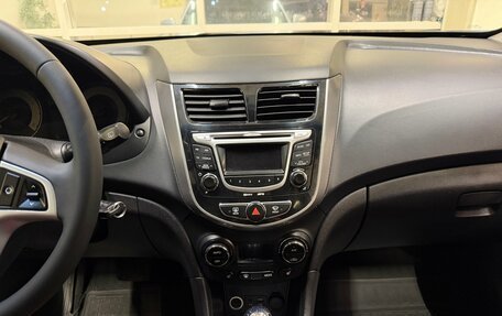 Hyundai Solaris II рестайлинг, 2011 год, 750 000 рублей, 11 фотография