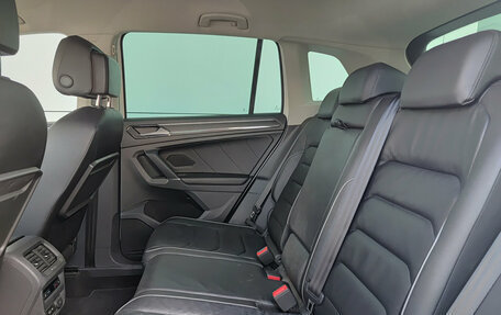 Volkswagen Tiguan II, 2018 год, 2 580 000 рублей, 16 фотография