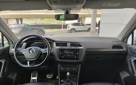 Volkswagen Tiguan II, 2018 год, 2 580 000 рублей, 18 фотография
