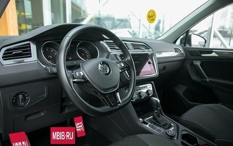 Volkswagen Tiguan II, 2018 год, 2 735 000 рублей, 16 фотография