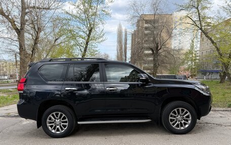 Toyota Land Cruiser Prado 150 рестайлинг 2, 2020 год, 5 850 000 рублей, 3 фотография
