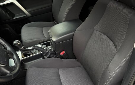 Toyota Land Cruiser Prado 150 рестайлинг 2, 2020 год, 5 850 000 рублей, 8 фотография