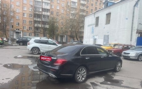 Mercedes-Benz E-Класс, 2019 год, 2 250 000 рублей, 4 фотография