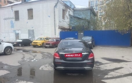 Mercedes-Benz E-Класс, 2019 год, 2 250 000 рублей, 3 фотография