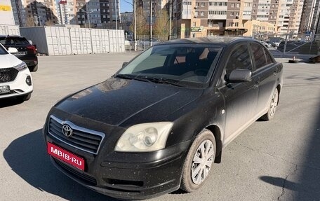 Toyota Avensis III рестайлинг, 2005 год, 700 000 рублей, 1 фотография